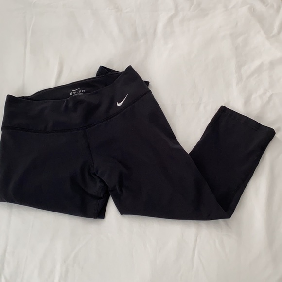 ⚫️ Nike Women’s Legend 2.0 Capri Leggings ⚫️ - Picture 6 of 11